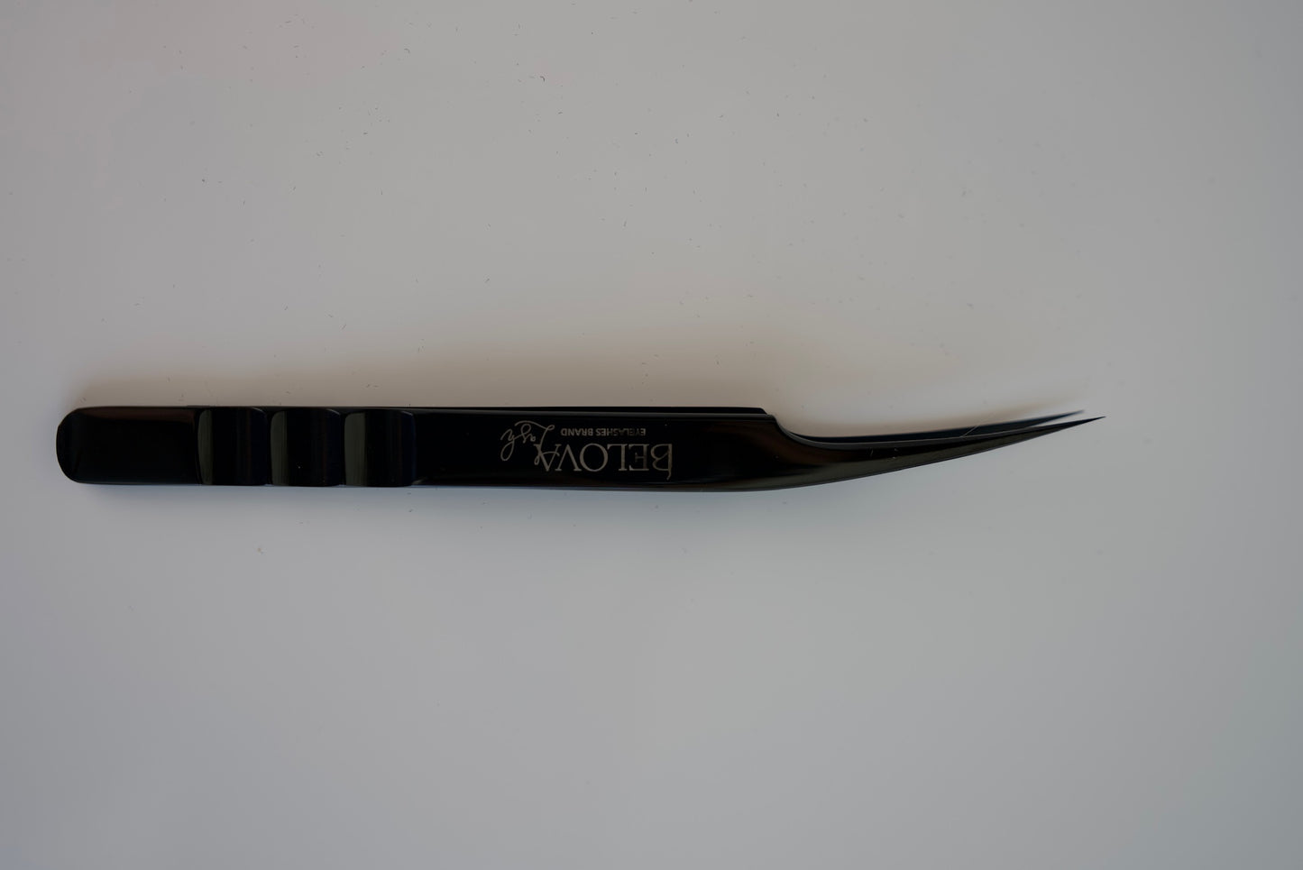 Curved Isolation Tweezers | Belova Lash