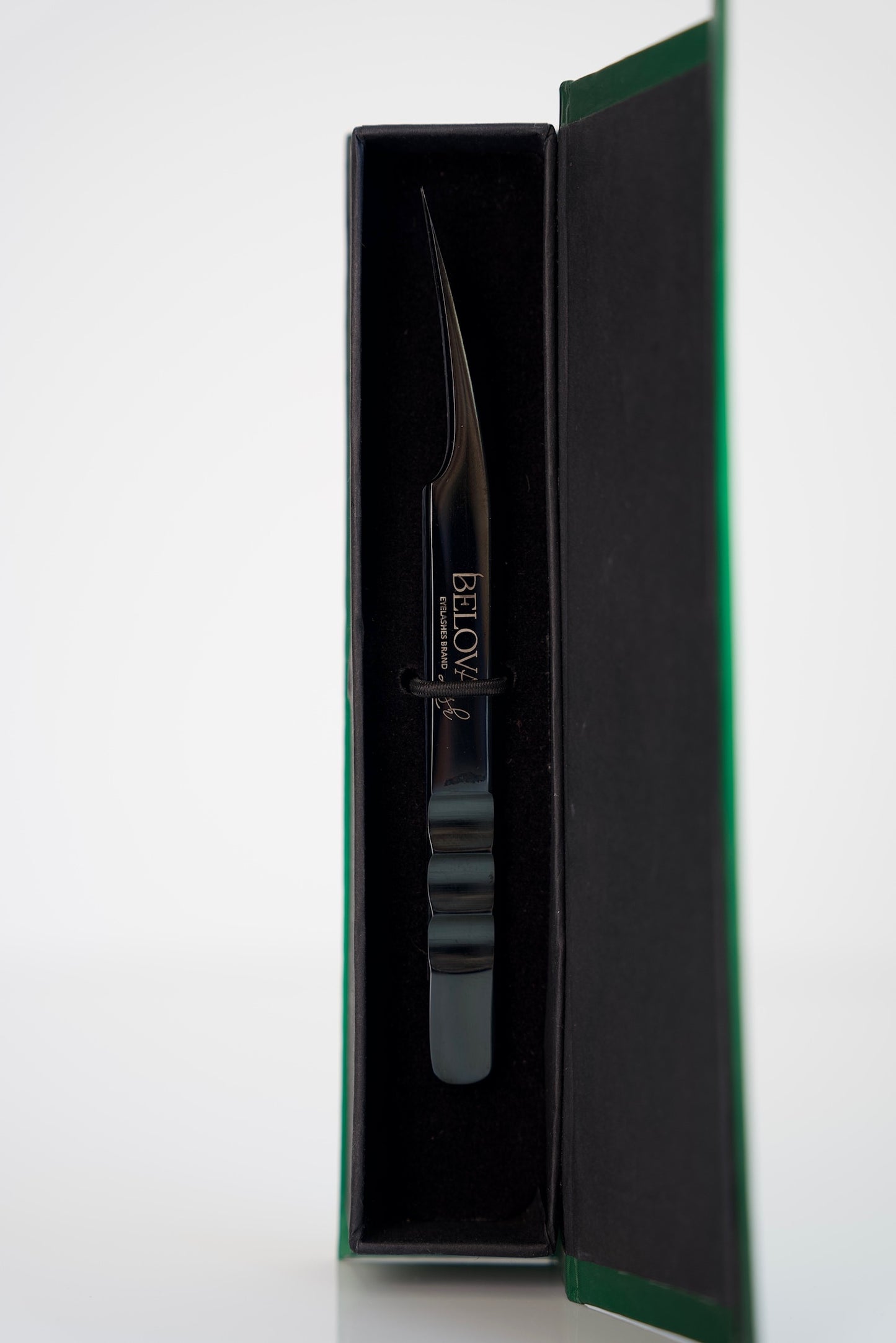 Curved Isolation Tweezers | Belova Lash