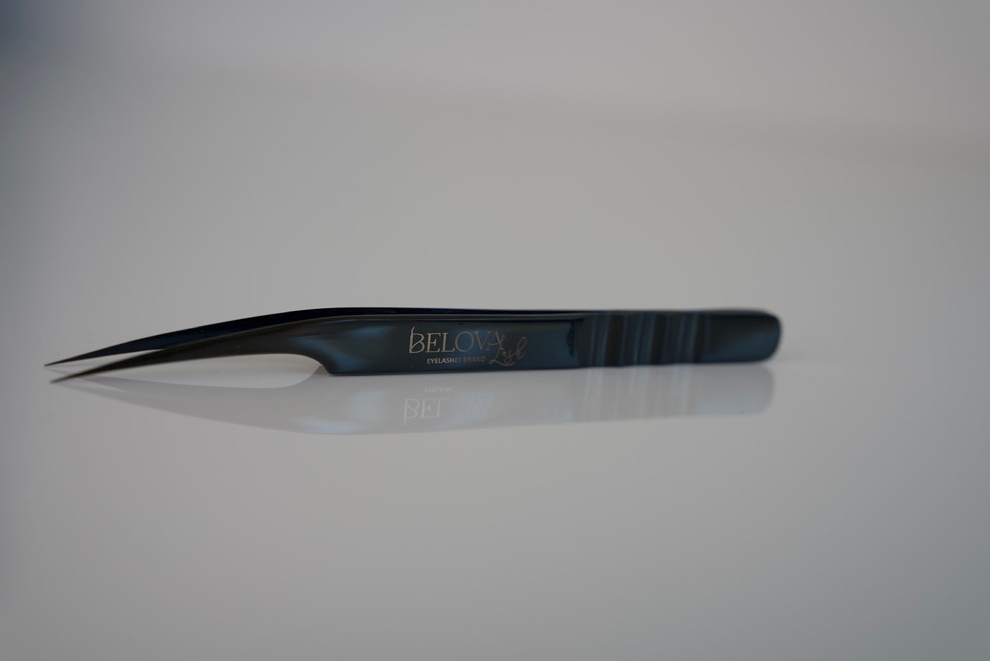Curved Isolation Tweezers | Belova Lash
