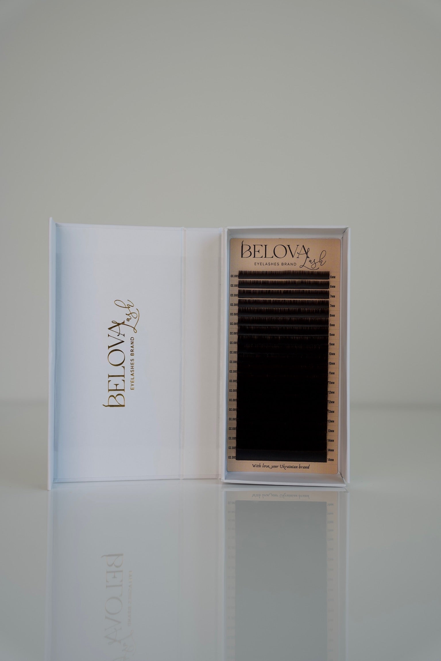 Belova Lash mixed length eyelash extensions tray